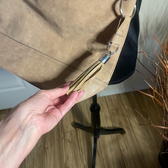 Beautiful women's shoulder bag that is multicolored - Picture 4 of 8